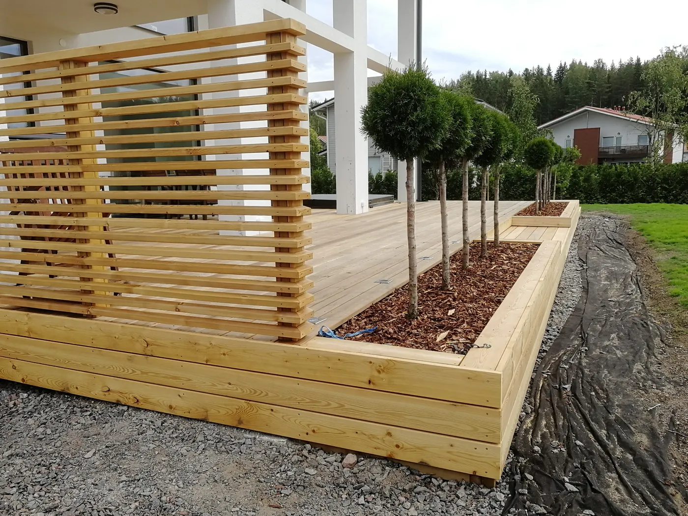 Terassin puusäleikkörakenne