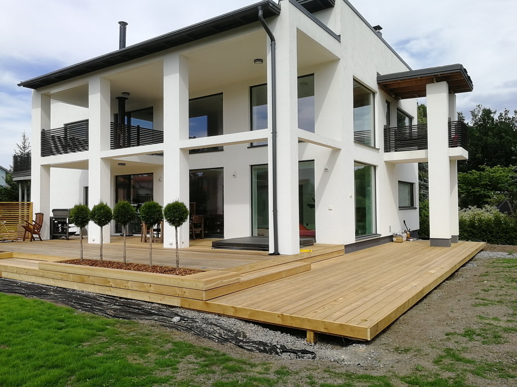 Piharakentaminen Turku terassi